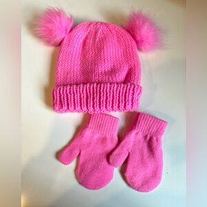 💗 NWOT Girls pom pom hat and matching mittens size 12-24m